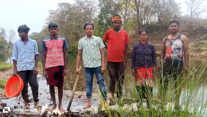 ग्राम सरपंच की अनोखी पहलः तनौर नदी पर किया बोरी बंधान, किसानों को सिंचाई में मिलेगी मदद