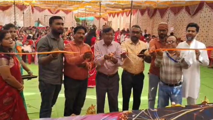 वार्षिकोत्सव में दिखी अनूठी पहलः अंग्रेजी मीडियम स्कूल में हिंदी संस्कृति का संगम