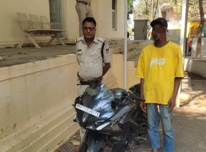 ट्रैफिक नियमों का उल्लंघन करने वालों पर शिकंजा, नियम तोड़ने पर लगा जुर्माना