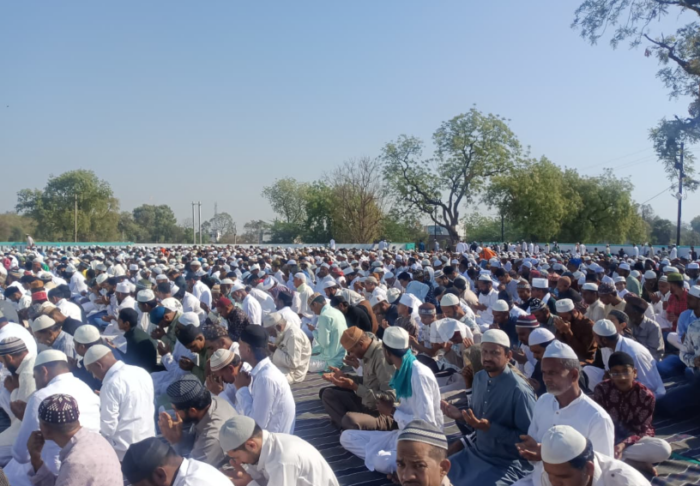 ईदगाह पर अदा की गई विशेष नमाज, मांगी मुल्क में अमन चैन, खुशहाली की दुआएं