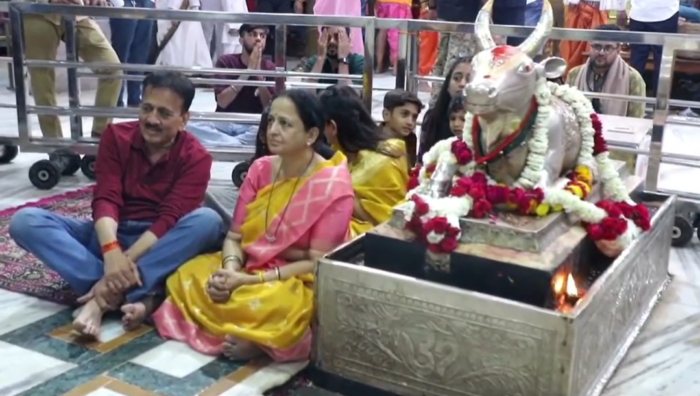 भोग आरती में शामिल हुए महाराष्ट्र के मंत्री गिरीश महाजन, महाकाल के दरबार में टेका माथा