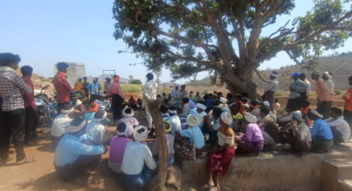 त्योहारों के मद्देनजर पुलिस ने किया पैदल मार्च, चौपाल लगाकर आमजन से किया संवाद