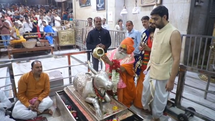 महामंडलेश्वर स्वामी हरि गिरि महाराज ने किए महाकाल के दर्शन, विधि विधान से की पूजा अर्चना