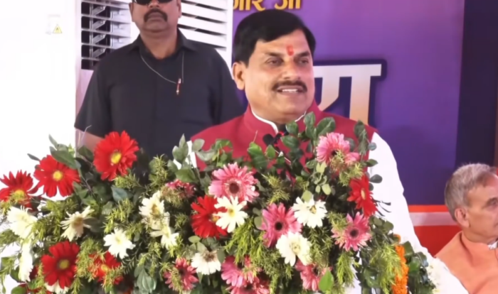 जीवनदीप आश्रम के लोकार्पण समारोह में पहुंचे सीएम डॉ. यादव, यतेंद्र गिरी महाराज को आश्रम की दी बधाई