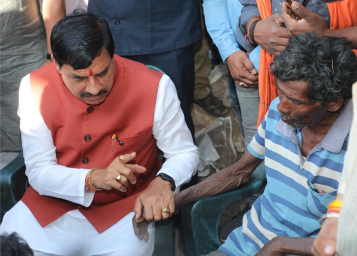 सीएम डॉ. यादव ने करेर के बाद ग्वारा और झिरिया गांव के प्रभावित परिवारों से की भेंट, जिला अस्पताल में घायलों का जानेंगे हाल