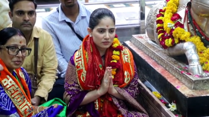 महाकाल के दरबार में जया किशोरी, भक्ति में लीन होकर किए दिव्य दर्शन