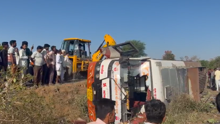 बड़ागांव के पास बस हादसा, एक यात्री की मौत, 15 से ज्यादा घायल