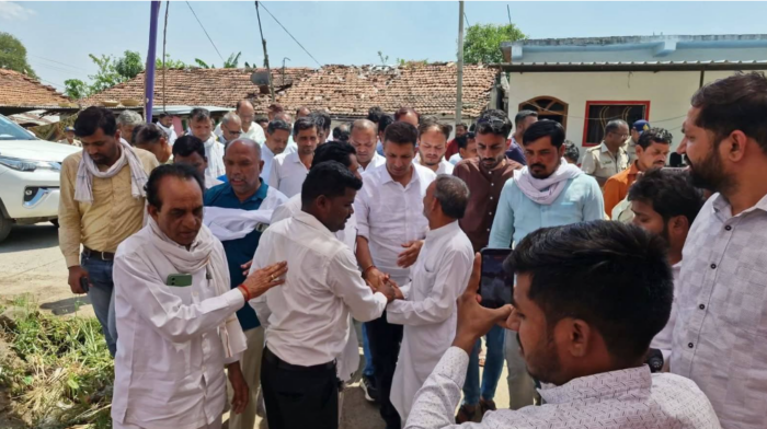 छिंदवाड़ा बस दुर्घटना के प्रभावितों से मिले जीतू पटवारी, मृतकों के परिजनों को बंधाया ढांढस