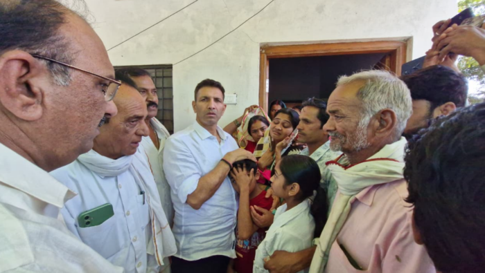 प्रदेश कांग्रेस अध्यक्ष जीतू पटवारी ने पीड़ित परिवारों से की मुलाकात, मुख्यमंत्री को बताया मौतों का जिम्मेदार