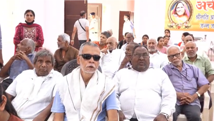 बुजुर्गों के लिए विशेष जागरुकता कार्यक्रम, साइबर ठगी व अपराध से बचाव के बताए उपाय