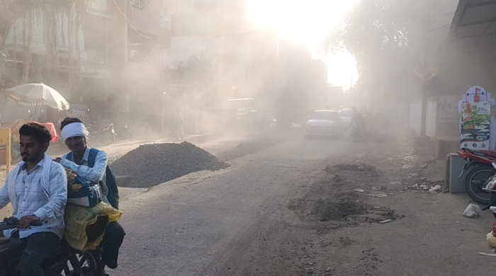 कछुआ चाल से चल रहा सीवरेज का कार्य बना लोगों के जी का जंजाल