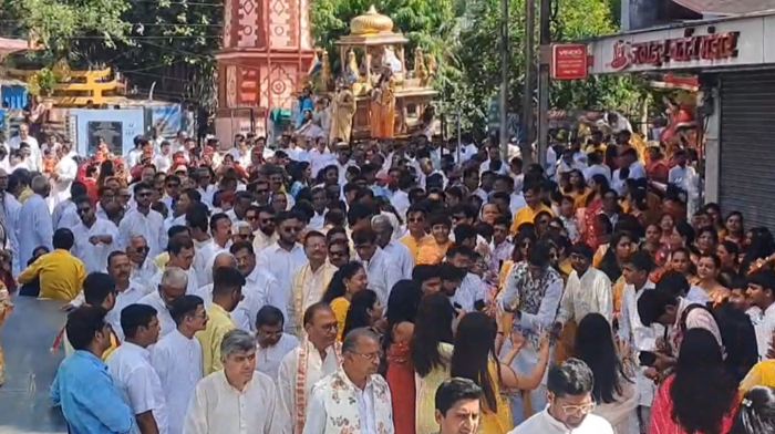 खंडवा में भगवान महावीर जयंती पर भव्य रथयात्रा, समाजजनों ने अपने हाथों से खींचा रथ