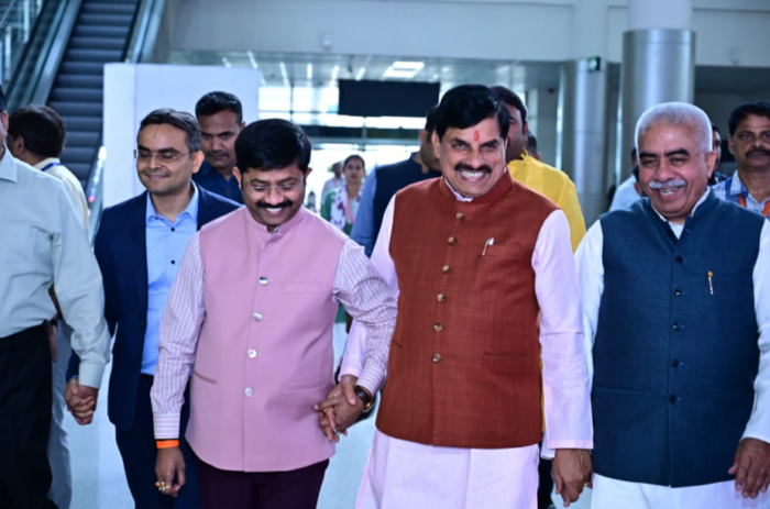 वाराणसी पहुंचे मध्यप्रदेश के सीएम डॉ. मोहन यादव, काशी विश्वनाथ कॉरिडोर का किया अध्ययन भ्रमण