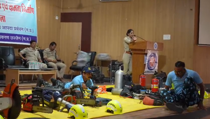 आपदा से लड़ने की तैयारी! उज्जैन में छात्रों को दिया गया स्पेशल डिजास्टर ट्रेनिंग