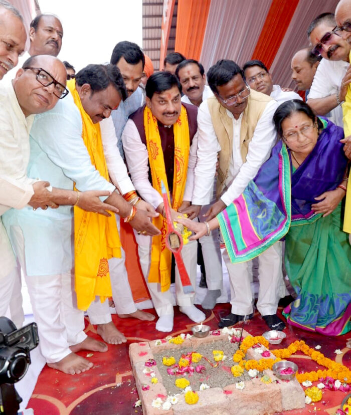 मुख्यमंत्री डॉ. मोहन यादव ने सामूहिक विवाह सम्मेलन एवं विकास कार्यों के भूमिपूजन कार्यक्रम में किया सहभाग