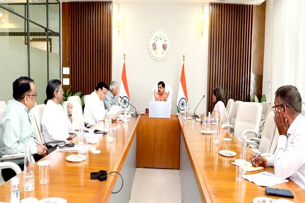 ग्रामीण क्षेत्रों में सड़क निर्माण में आधुनिक तकनीक का अधिक से अधिक करें उपयोग: सीएम डॉ. मोहन यादव