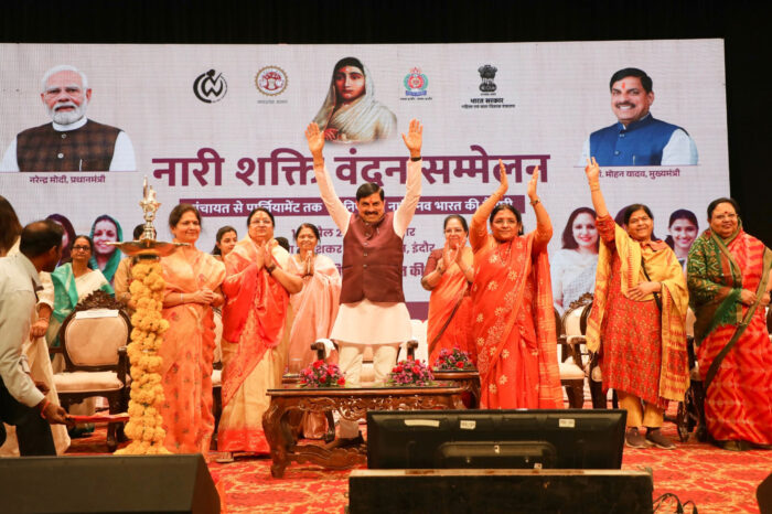 मुख्यमंत्री डॉ. मोहन यादव इंदौर में आयोजित 'नारी शक्ति वंदन सम्मेलन' में हुए शामिल