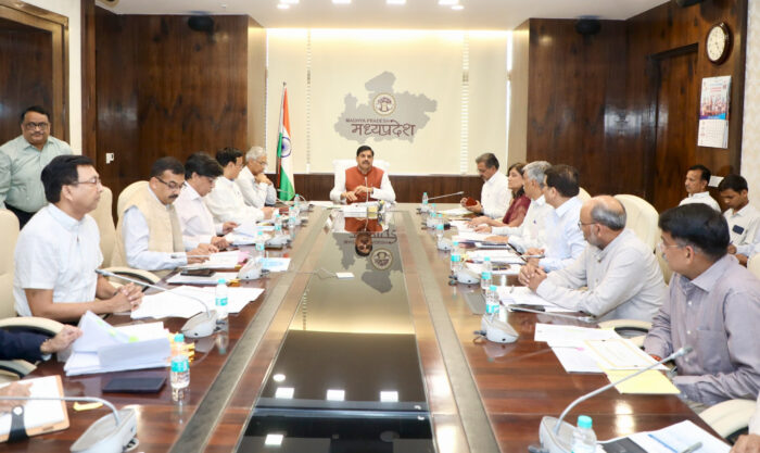 जल गंगा संवर्धन अभियान को लेकर मुख्यमंत्री डॉ. मोहन यादव ने कलेक्टर्स के साथ वीडियो कॉन्फ्रेंसिंग के जरिए की समीक्षा  