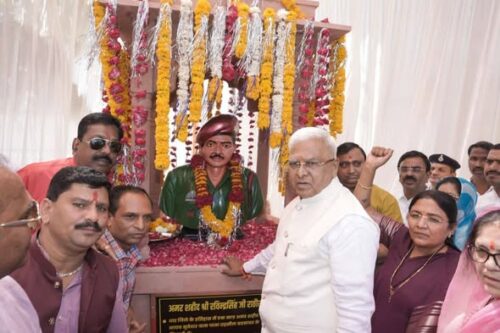 राज्यपाल मंगूभाई पटेल ने किया शहीद नायब सूबेदार रविंद्र सिंह राठौर की प्रतिमा का अनावरण