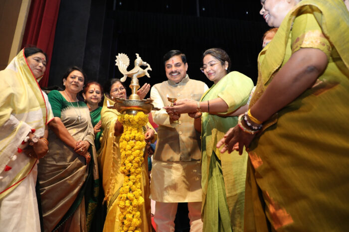 मुख्यमंत्री डॉ. मोहन यादव के मुख्य आतिथ्य में 'नारी शक्ति वंदन पखवाड़ा' के अंतर्गत आयोजित कार्यक्रम