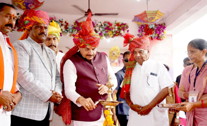 सीएम डॉ. मोहन यादव सिरसोदिया में सर्वसमाज जिलास्तरीय सामूहिक विवाह समारोह में हुए शामिल   