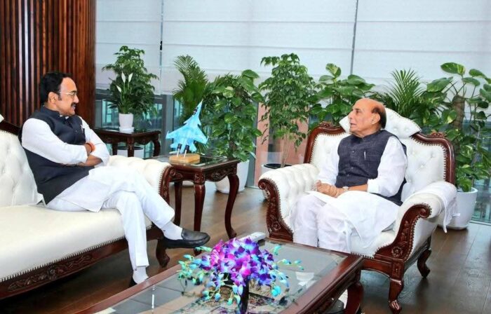 सैनिक स्कूल की मांग को लेकर दिल्ली पहुंचे विधायक बृजेन्द्र प्रताप सिंह, रक्षा मंत्री राजनाथ सिंह से की मुलाकात