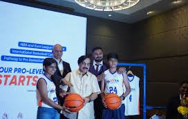 नोएडा में UYBA का एलीट बास्केटबॉल कैंप, इंग्लैंड कोच क्लाइव कास्टिलो दे रहे ट्रेनिंग