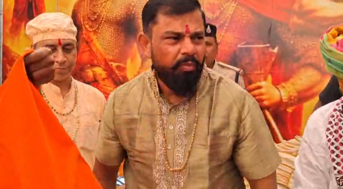 हिंदू सेवा परिषद की गदा यात्रा में शामिल हुए तेलंगाना के विधायक टी राजा, असदुद्दीन ओवैसी और ममता बनर्जी पर साधा निशाना