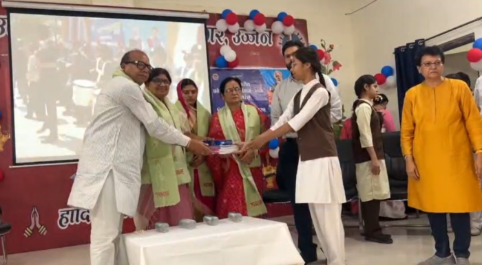 तिलक लगाकर किया गया छात्रों का स्वागत, उज्जैन में ‘स्कूल चलें हम’ अभियान की शानदार शुरुआत