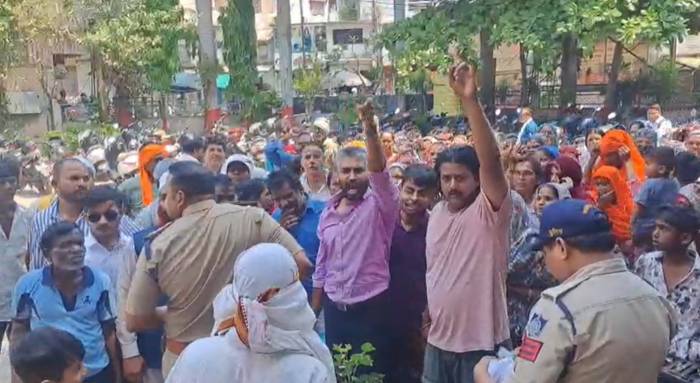 नगर निगम बजट सत्र के दौरान हंगामा: पुनर्वास की मांग को लेकर रहवासियों का प्रदर्शन