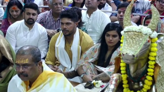 महाकाल की भस्म आरती में क्रिकेटर उमेश यादव ने लगाई हाजिरी