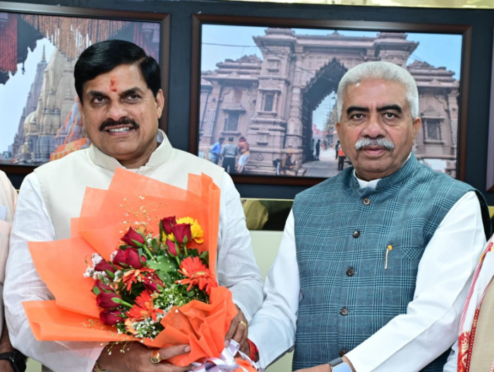 मुख्यमंत्री डॉ. मोहन यादव का वाराणसी पहुंचने पर यूपी सरकार की ओर से किया गया भव्य स्वागत