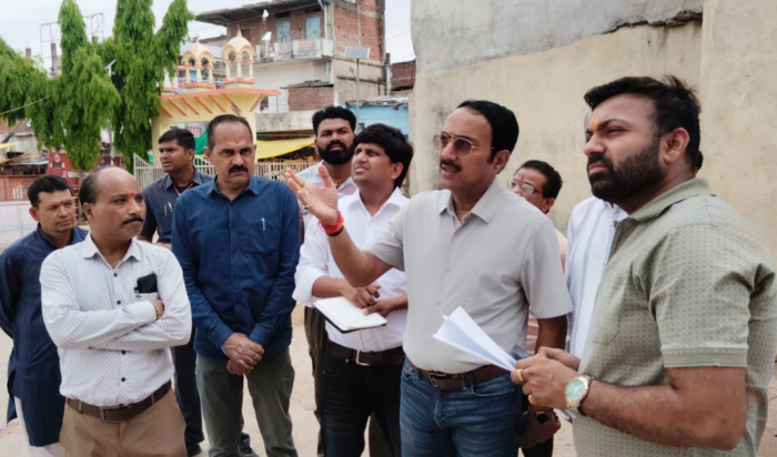 विधायक बृजेंद्र प्रताप ने किया महालोक में निर्माण कार्यों का औचक निरीक्षण, अधिकारियों व ठेकेदारों को दिए निर्देश