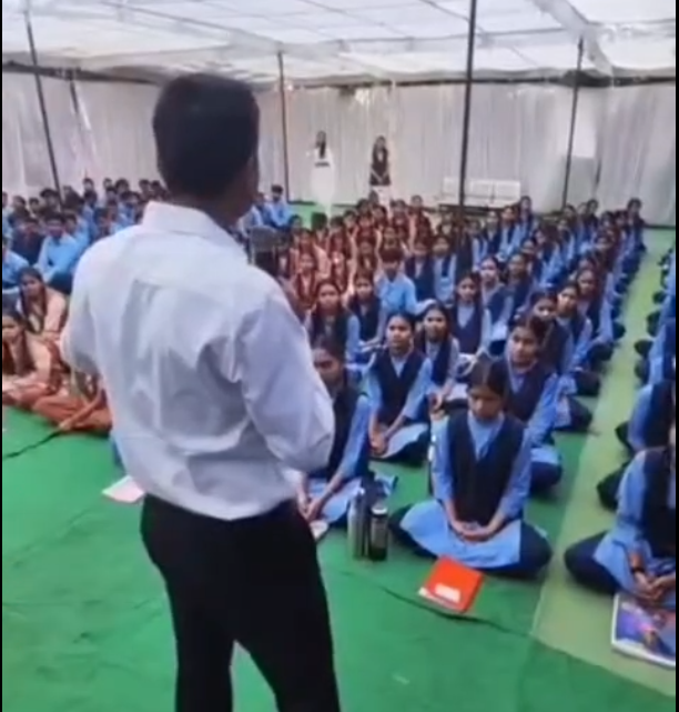 “भविष्य से भेंट” कार्यक्रमः कलेक्टर ने ली बच्चों की क्लास, जनप्रतिनिधि भी करेंगे संवाद