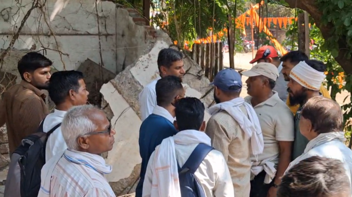 तीन पुलिया के पास रेलवे भवन में हादसा, एक कर्मचारी की मौत, दो घायल