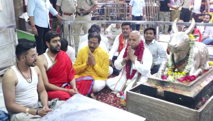 महाकाल दरबार में बड़ी हस्तियाः पद्मश्री गणितज्ञ आनंद कुमार और डॉ. प्रवीण तोगड़िया ने किए दर्शन