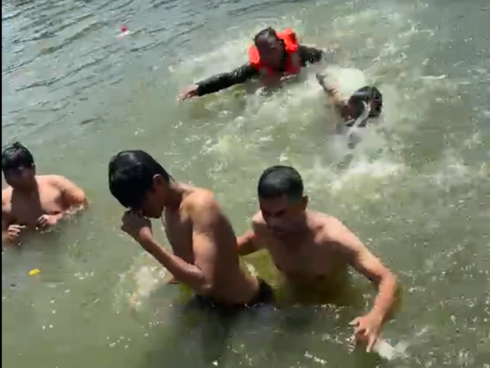 रामघाट पर होमगार्ड और SDRF के जवानों ने डूबते हुए 3 श्रद्धालुओं की बचाई जान