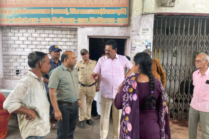 विधायक हरि सिंह रघुवंशी का औचक निरीक्षण, बस स्टैंड पर मिली खामियों पर अफसरों को फटकार