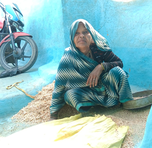 रनवाहा पंचायत की बड़ी लापरवाहीः जिंदा महिला को किया मृत घोषित, दोषियों पर कार्रवाई की मांग