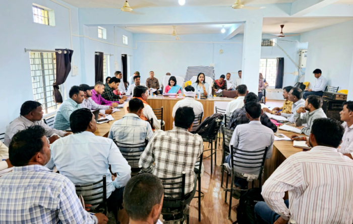 सभागृह में आयोजित समय सीमा बैठकः कलेक्टर ने विभिन्न समस्याओं के निराकरण के दिए निर्देश