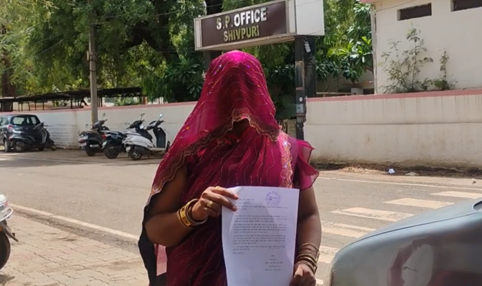 शोषण से पीड़ित महिला ने अपने पति के खिलाफ पुलिस अधीक्षक से लगाई कार्रवाई की गुहार