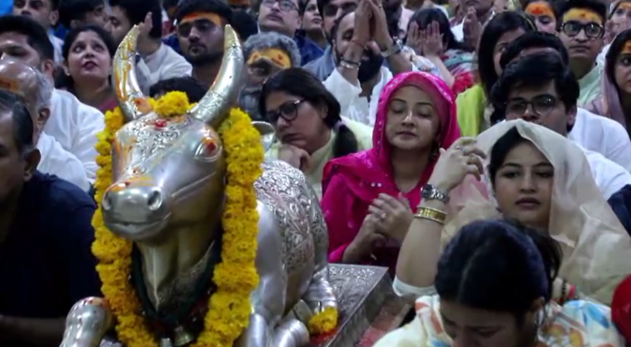 महाकाल के दरबार में पहुंचीं अभिनेत्री सुहासी धामी, महाकाल की भस्म आरती में हुईं शामिल