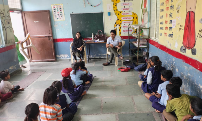 भविष्य से भेंट कार्यक्रमः सीएमएचओ डॉ. बी. के. वर्मा ने बच्चों को पढ़ाया ‘स्वस्थ जीवन’ का पाठ