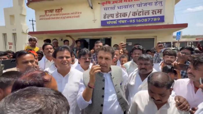 अनाज मंडी बंद होने पर जीतू पटवारी ने कलेक्टर को लगाई फटकार, मुख्यमंत्री डॉ. मोहन यादव पर भी कसा तंज