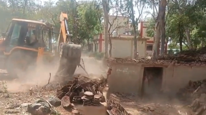 निवाड़ी में भूमाफियाओं पर प्रशासन की कार्रवाई, अतिक्रमण पर चला पीला पंजा