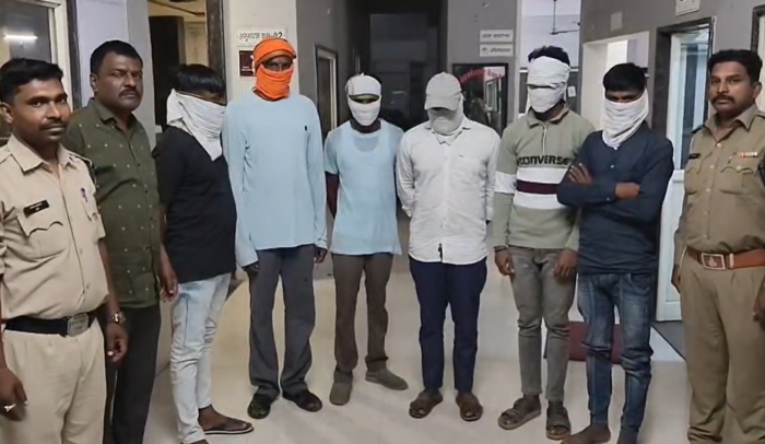 खकनार पुलिस का बड़ा एक्शन: जुआ फड़ पर छापा, 6 आरोपी गिरफ्तार