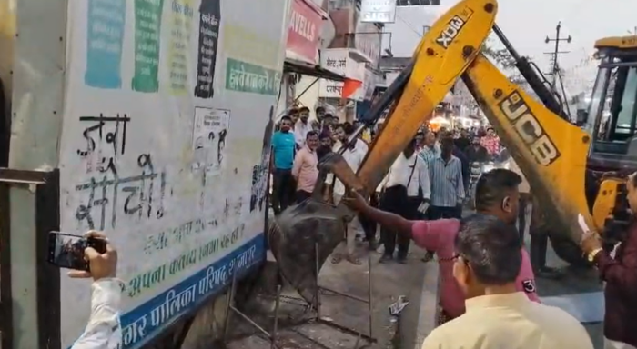 अतिक्रमण हटाओ अभियान तेजः व्यापारियों का विरोध, विधायक अरुण भीमावद के कार्यालय पहुंचे नाराज व्यापारी