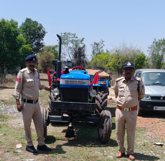 बरही पुलिस द्वारा अवैध रेत परिवहन करते ट्रैक्टर–ट्रॉली जब्त