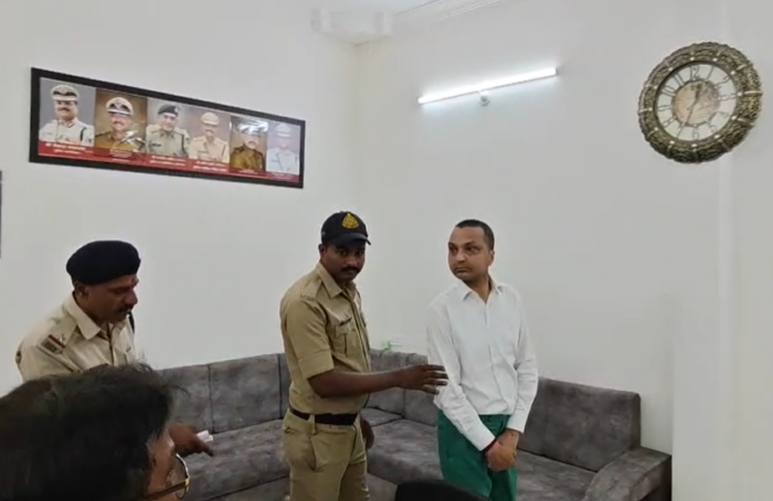 श्री महाकालेश्व मंदिर में VIP एंट्री के लिए फर्जी ‘जॉइंट सेक्रेटरी’ बना युवक गिरफ्तार