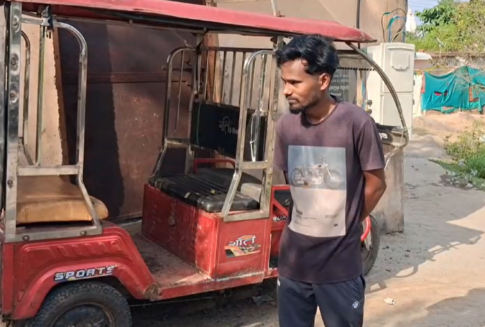 पंप हाऊस की बिजली से चार्ज हो रहा था ई-रिक्शा, रांझी जोन के अधिकारी ने पकड़ा मामला